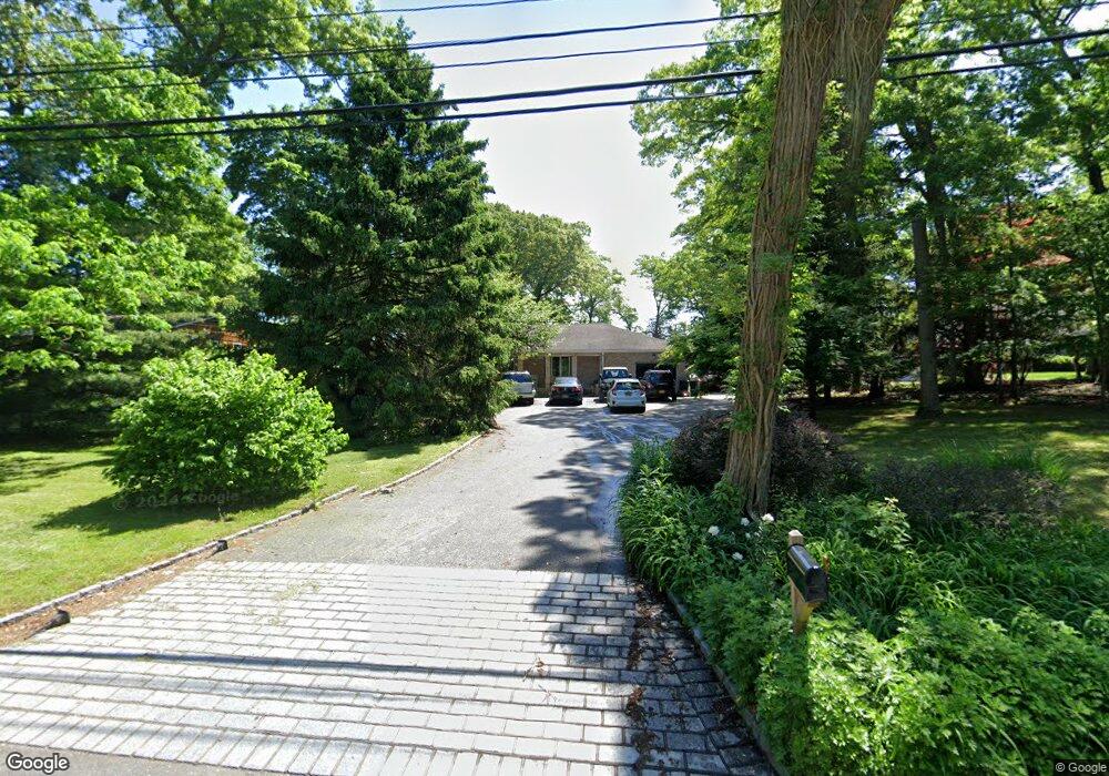 365 Harned Rd, ComMacK, NY 11725 - photo 1