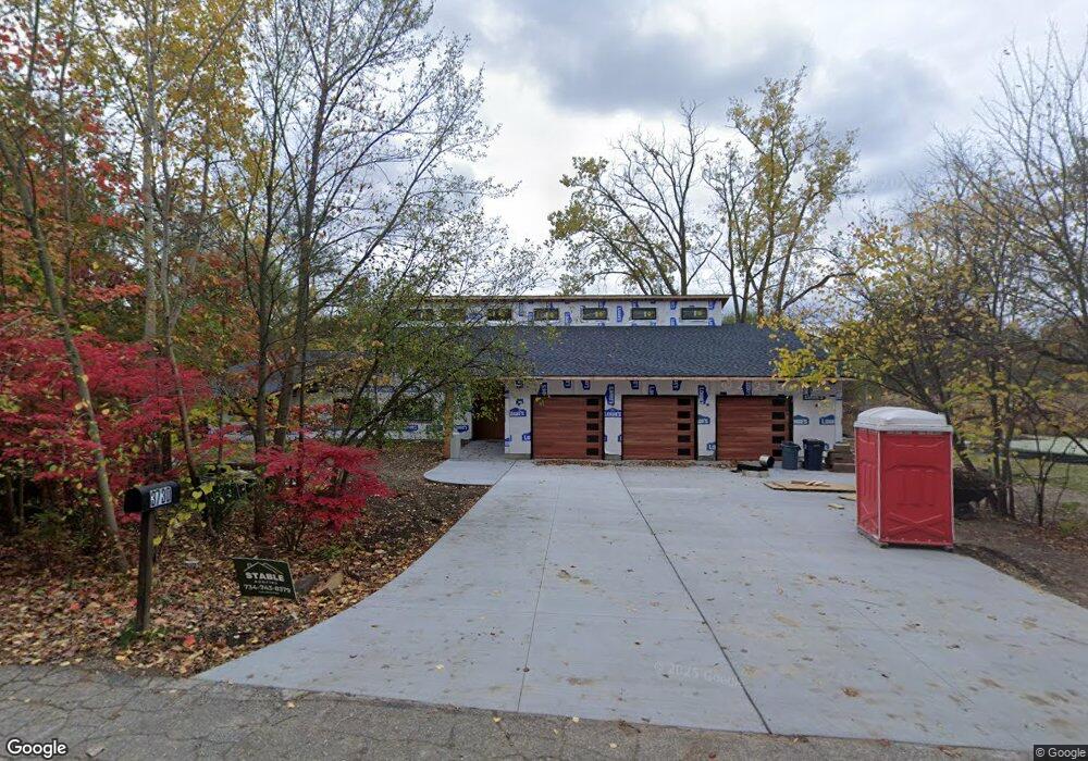 3730 Shallow Brook Dr, Bloomfield Hills, MI 48302 - photo 1