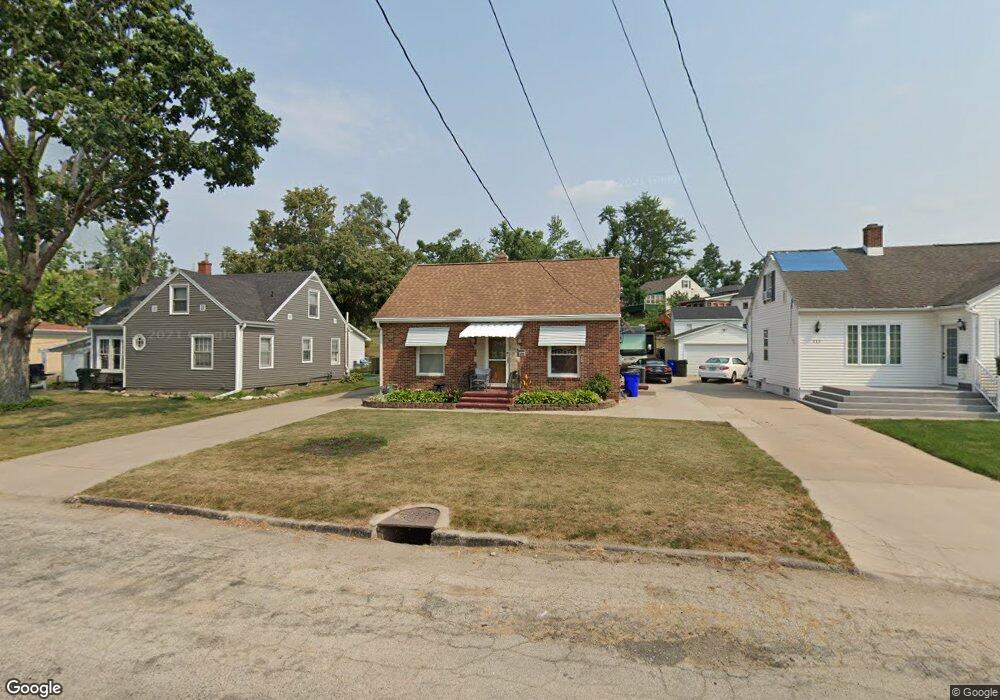 113 Rapids Ave SW, Cedar Rapids, IA 52404 - photo 1