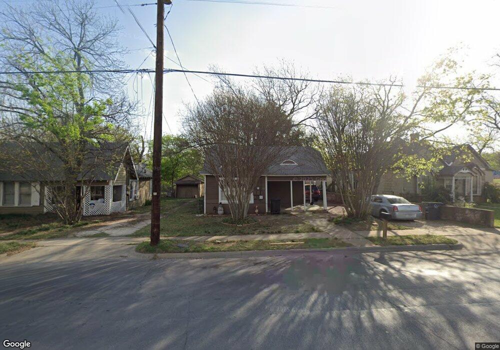 704 Granbury St, Cleburne, TX 76033 - photo 1