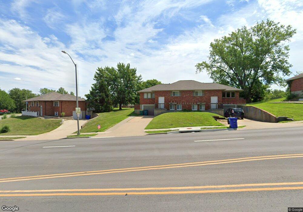 5907 Pflumm Rd, Shawnee, KS 66216 - photo 1