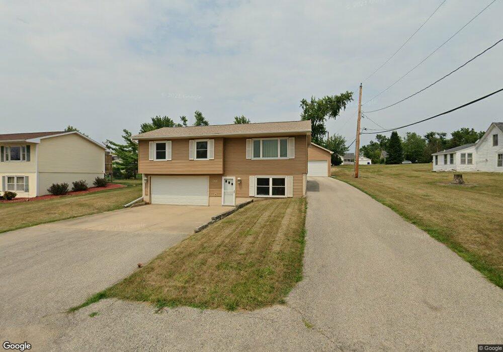 1100 Quarry Ave SW, Cedar Rapids, IA 52404 - photo 1