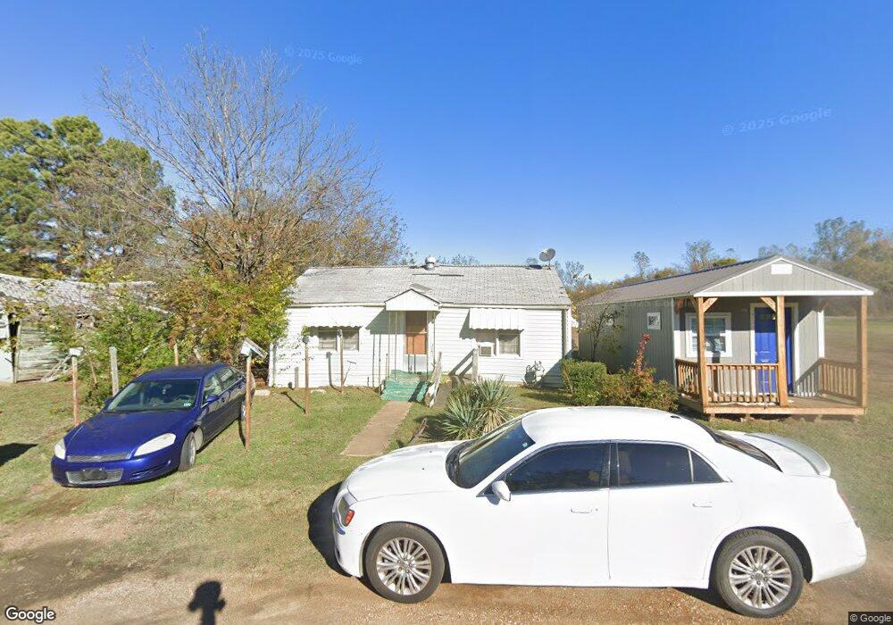 1406 W Poplar St, Hugo, OK 74743 - photo 1