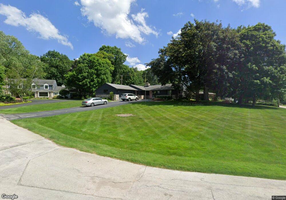 1630 Lindhurst Ct, Elm Grove, WI 53122 - photo 1