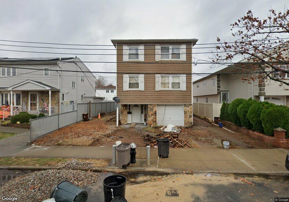 371 Montreal Ave, Staten Island, NY 10306 - photo 1