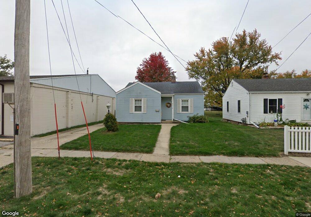 411 S 11th Ave W, Newton, IA 50208 - photo 1