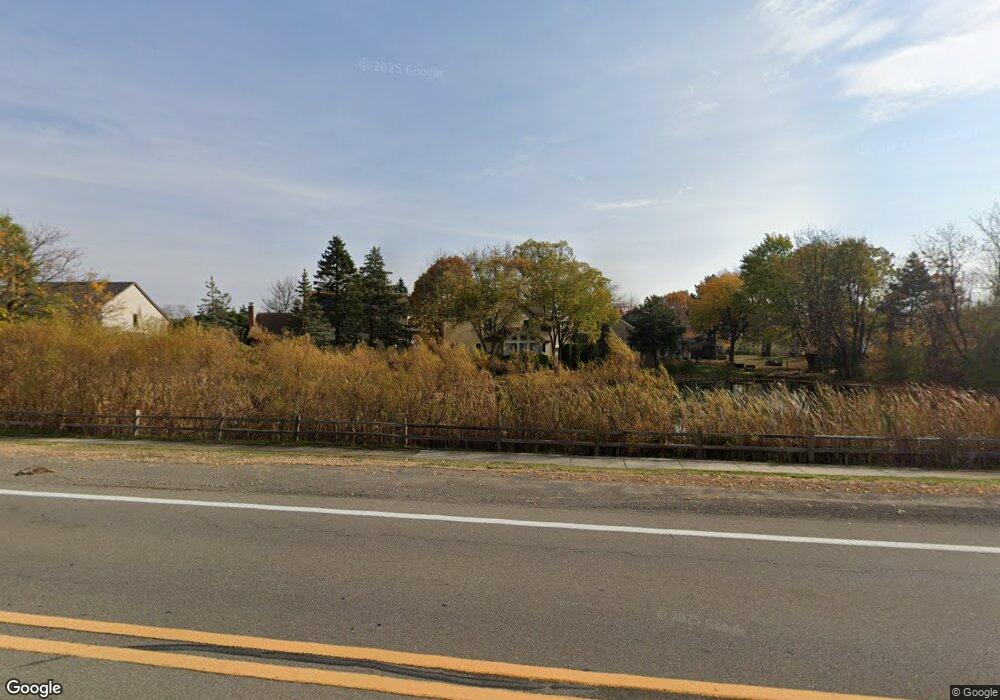 39274 Plumbrook Dr, Farmington Hills, MI 48331 - photo 1