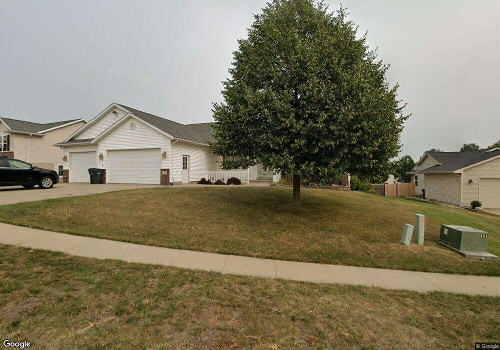 3710 Hawk Ave SW, Cedar Rapids, IA 52404 - photo 1