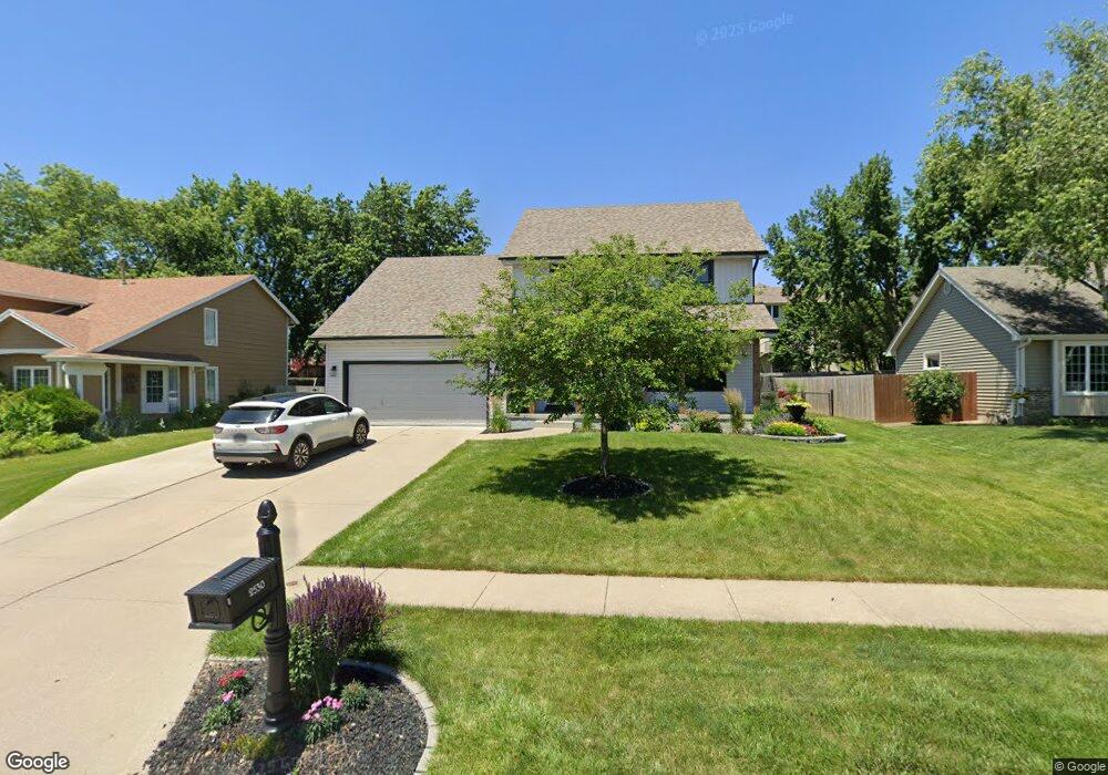 2530 E Leach Ave, Des Moines, IA 50320 - photo 1