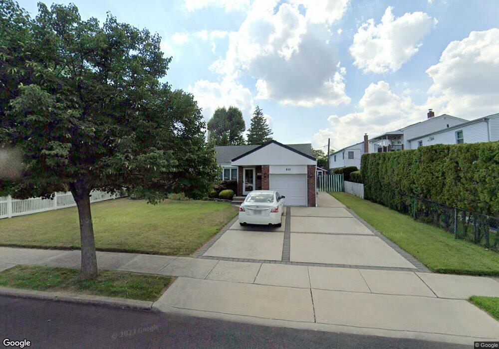 810 Hemlock St, Franklin Square, NY 11010 - photo 1