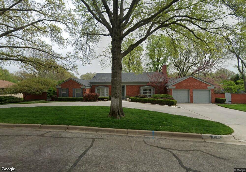 1544 SW Stratford Rd, Topeka, KS 66604 - photo 1
