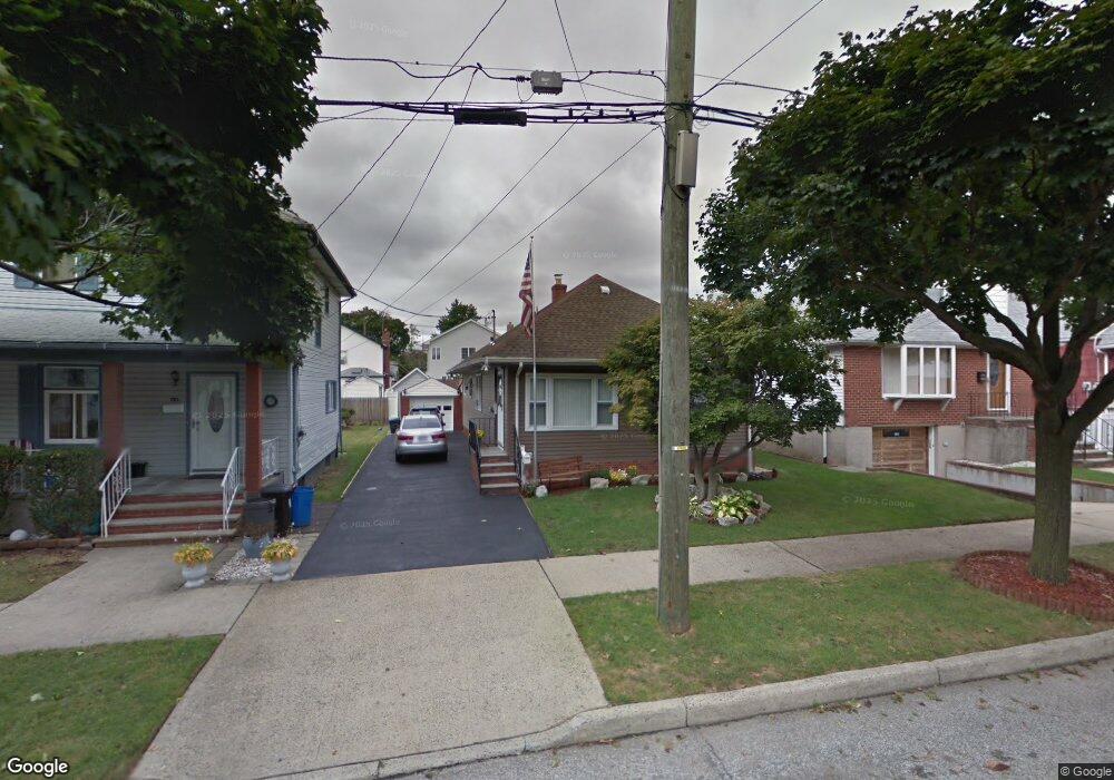 8548 262nd St, Floral Park, NY 11001 - photo 1