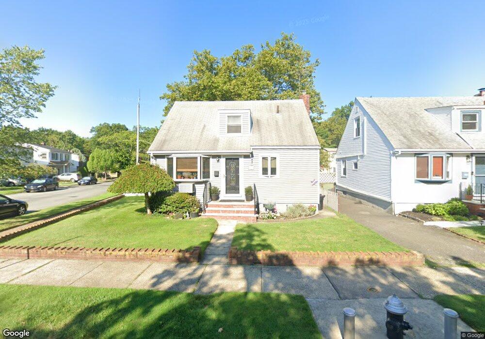 4958 166th St, Fresh Meadows, NY 11365 - photo 1