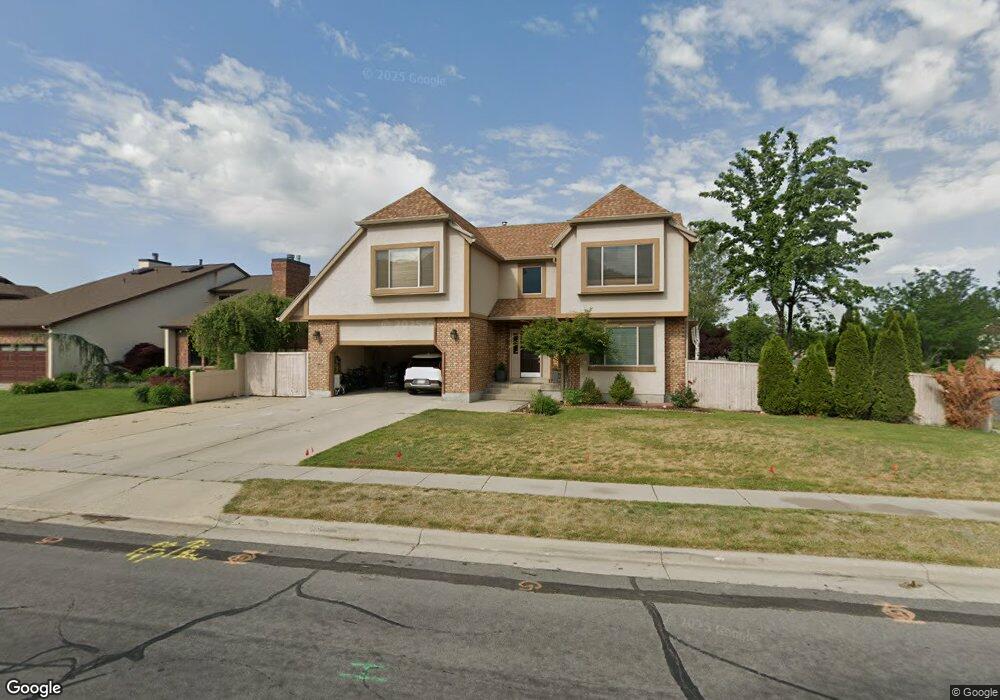 8882 S Summer Crest Dr, Sandy, UT 84093 - photo 1