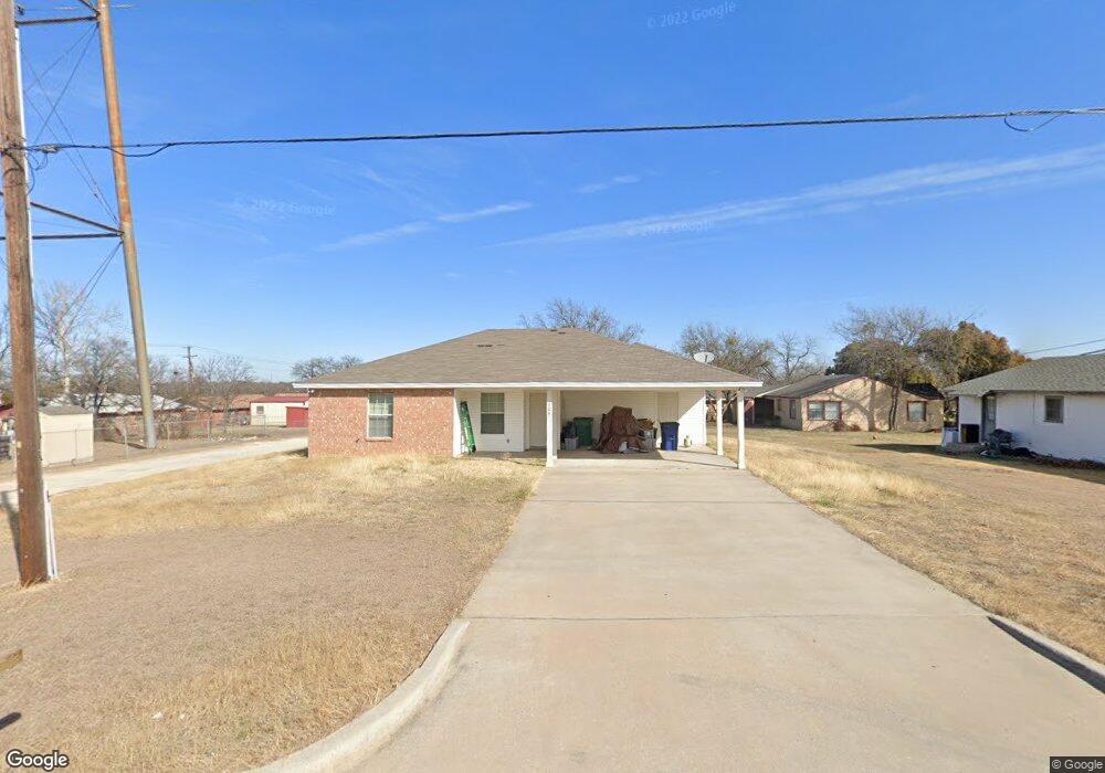 305 E Thompson St, Decatur, TX 76234 - photo 1