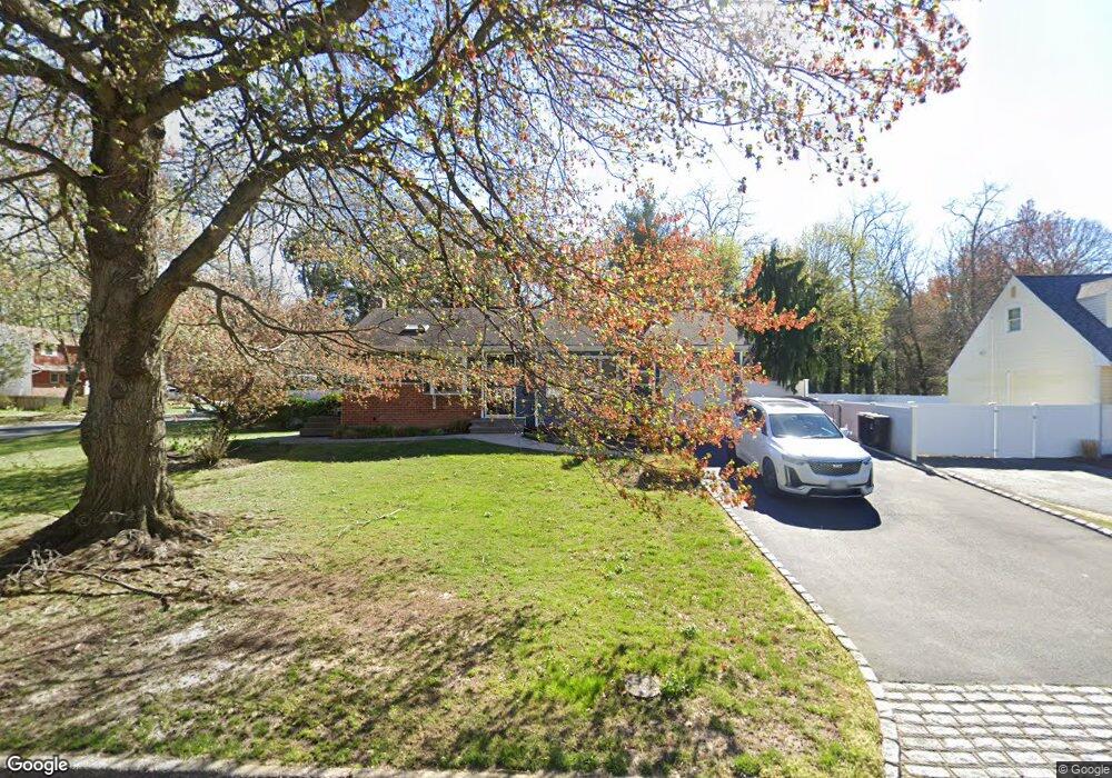 29 Apple Ln, ComMacK, NY 11725 - photo 1