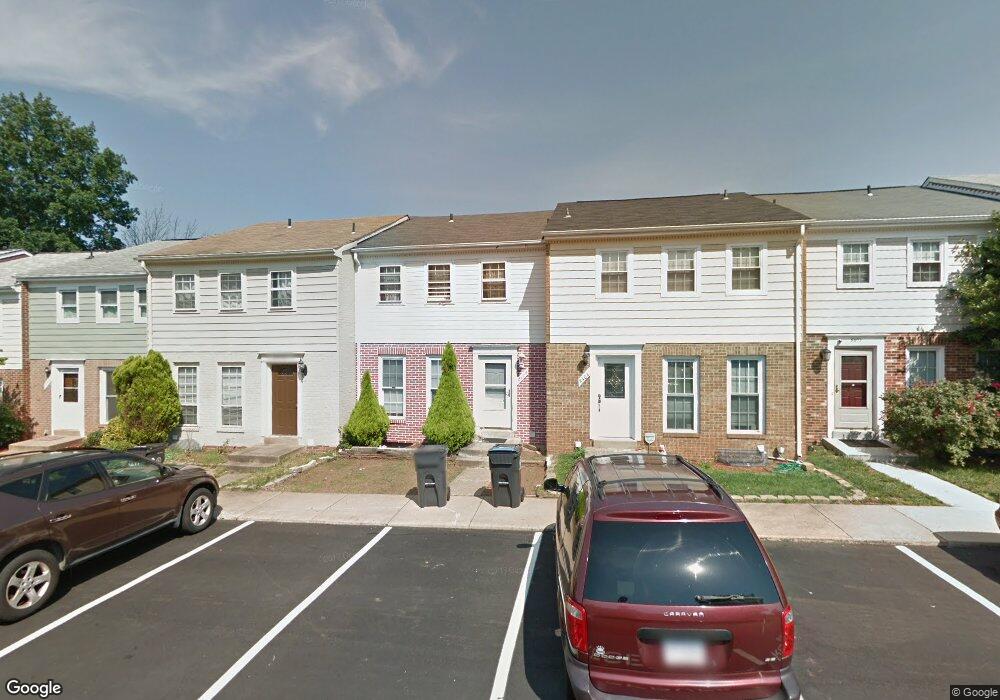 8406 Piney Point Ct, Manassas, VA 20110 - photo 1