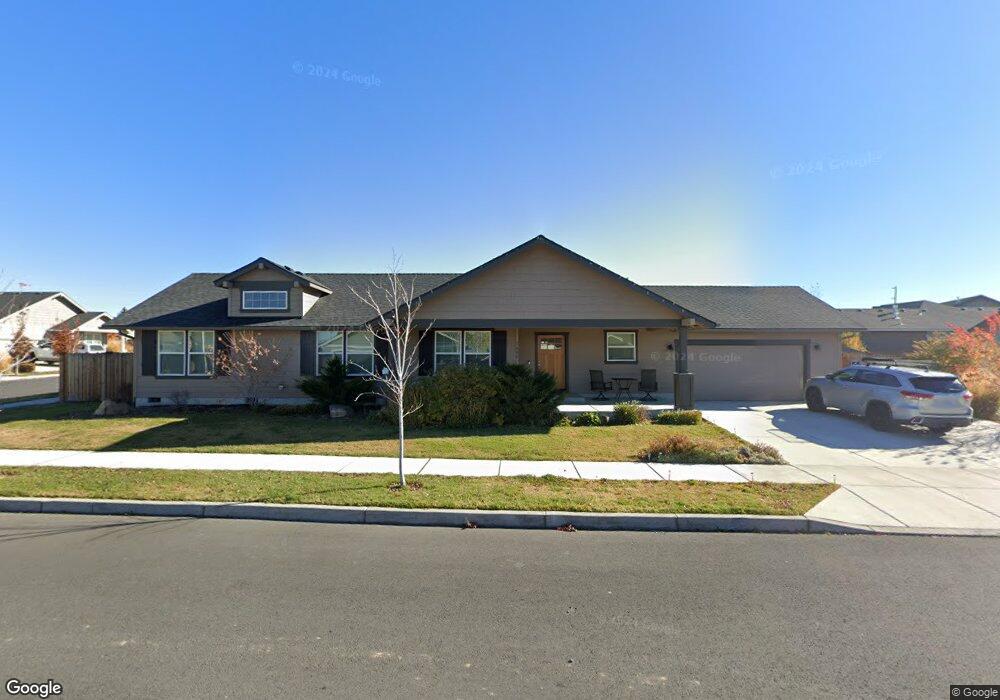 1686 NE 3rd Ct, Redmond, OR 97756 - photo 1