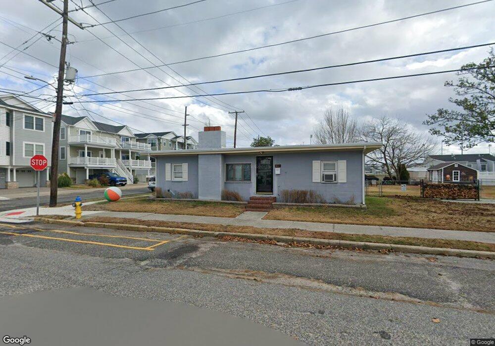 437 W Roberts Ave, Wildwood, NJ 08260 - photo 1