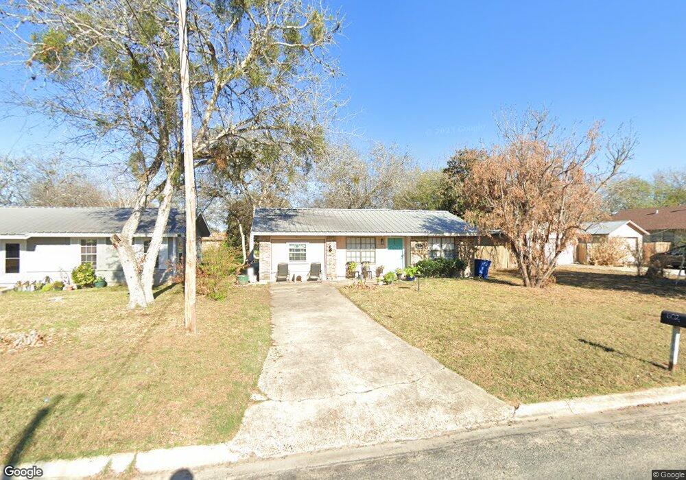 602 W Randall St, Beeville, TX 78102 - photo 1