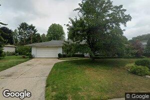 12 Briarcliff Place, Grosse Pointe Shores, MI 48236