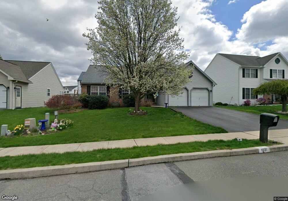 1021 Leanne St, Reading, PA 19605 - photo 1