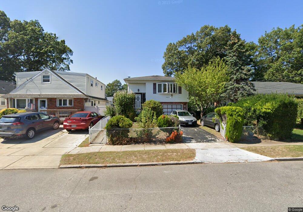 289 Deauville Blvd, Copiague, NY 11726 - photo 1