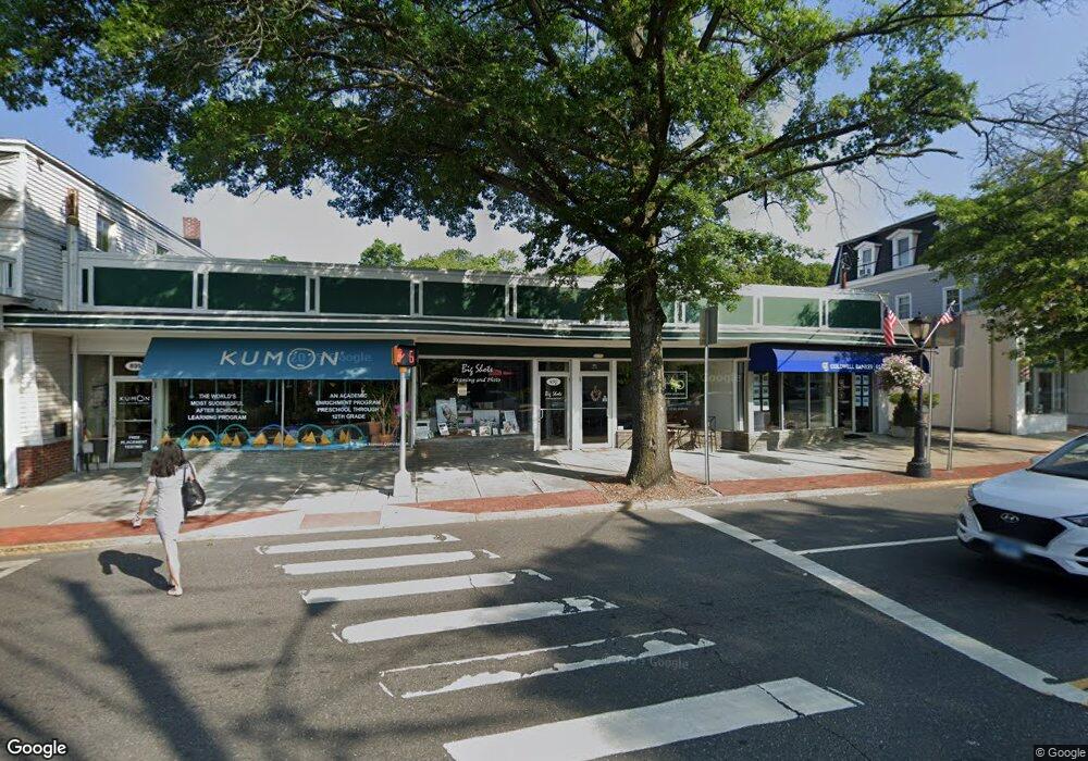 897 Boston Post Rd, Darien, CT 06820 - photo 1