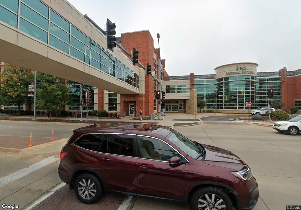 1129 10th St SE, Cedar Rapids, IA 52401 - photo 1