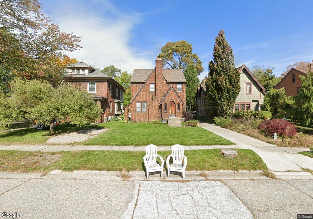 734 Sparrow Ave, Lansing, MI 48910 - photo 1