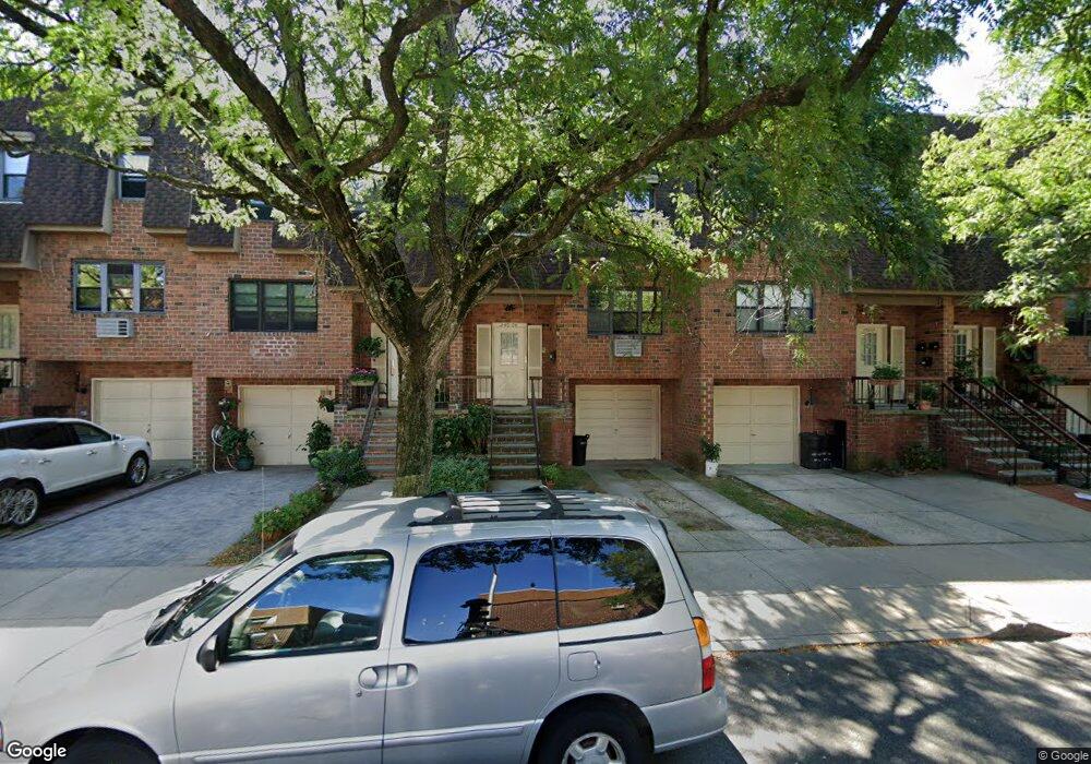 24006 69th Ave unit 49, Little Neck, NY 11362 - photo 1