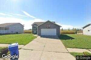 1704 Country Club Dr, Elk Point, SD 57025