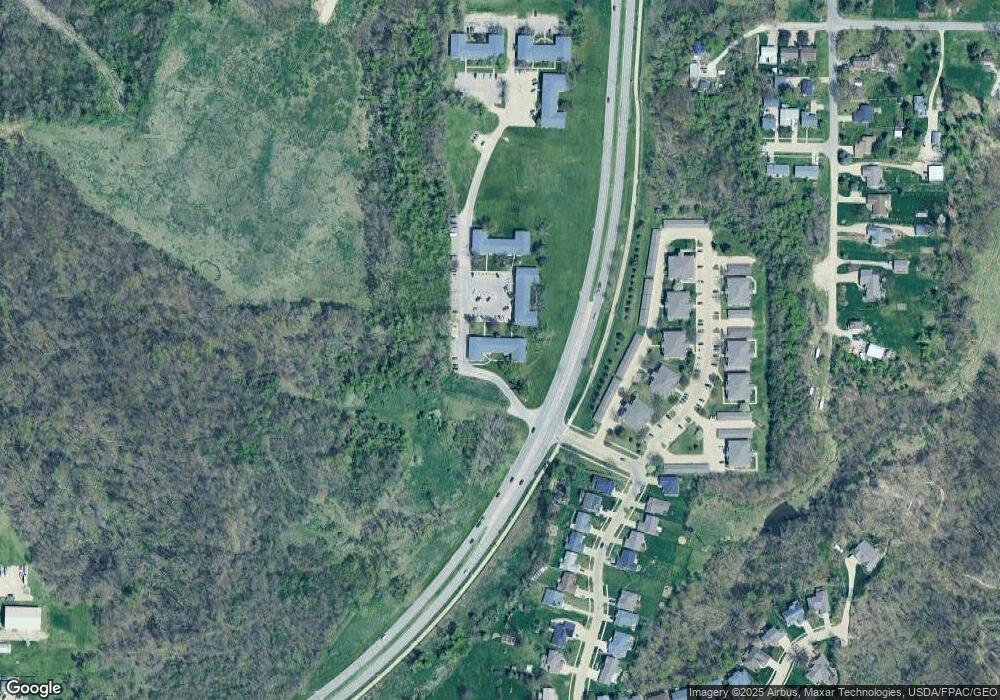 2040 Edgewood Rd NW, Cedar Rapids, IA 52405 - photo 1