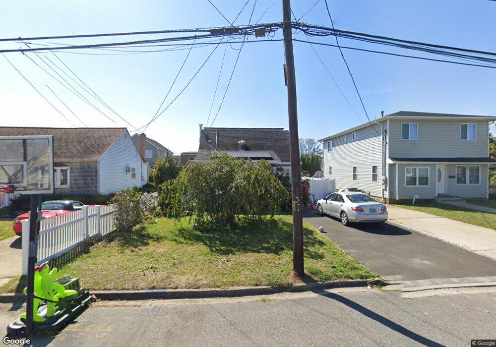 69 E Hollywood Ave, Lindenhurst, NY 11757 - photo 1