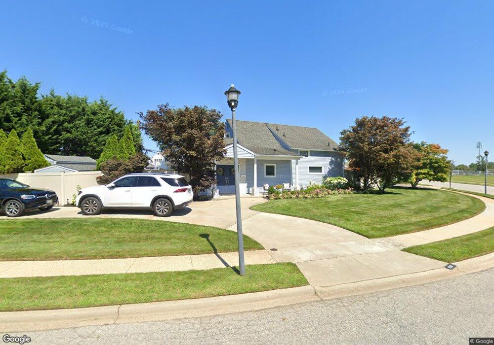 215 Sprucewood Dr, Levittown, NY 11756 - photo 1