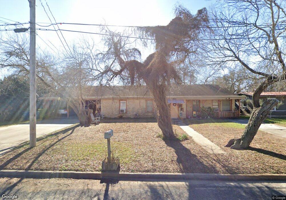 601 W Randall St, Beeville, TX 78102 - photo 1