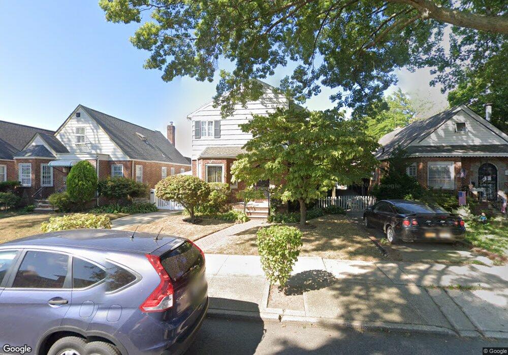 5822 190th St, Fresh Meadows, NY 11365 - photo 1