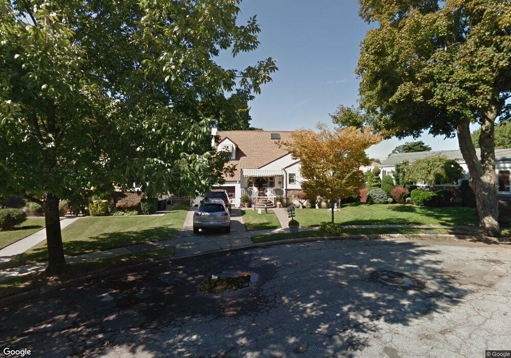 7 Glover Cir, Lynbrook, NY 11563 - photo 1