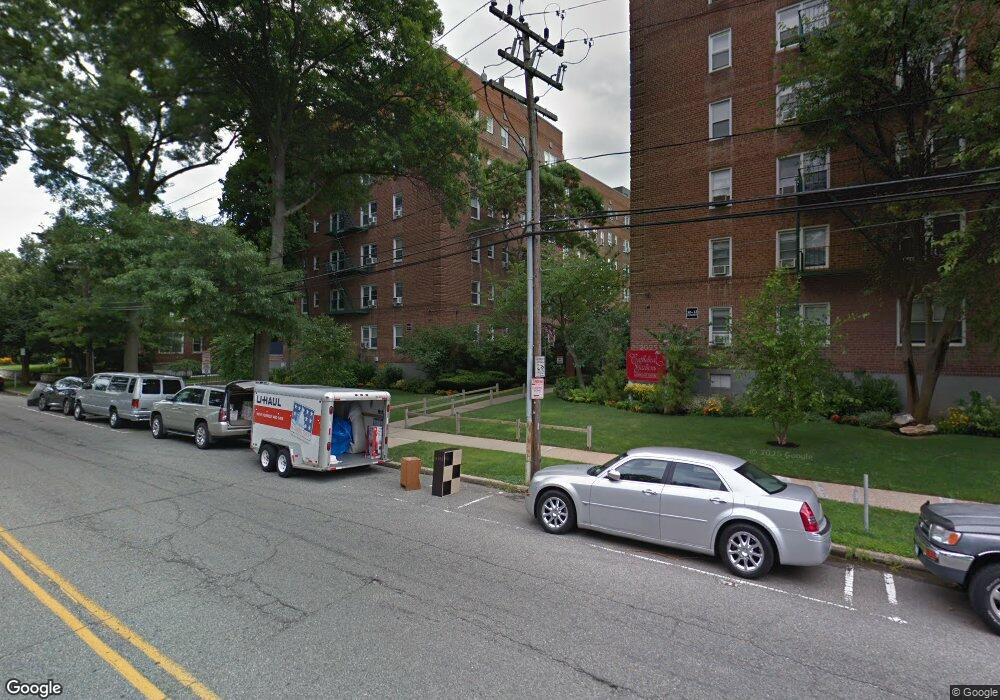 34 Cathedral Ave unit 4E, Hempstead, NY 11550 - photo 1