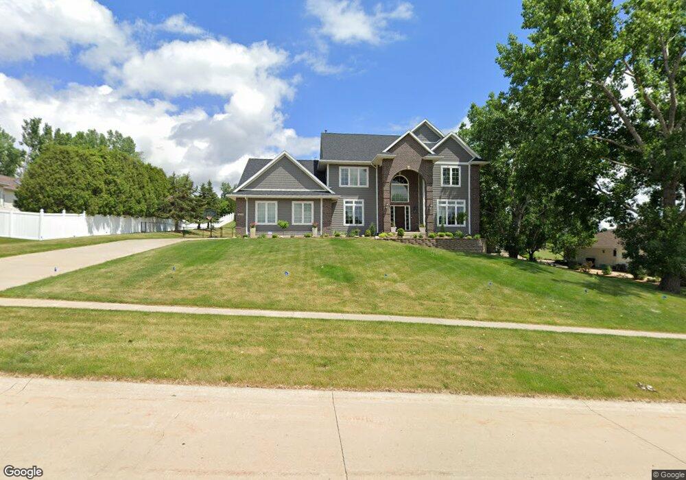 2818 Chippewa Trail NE, Cedar Rapids, IA 52411 - photo 1