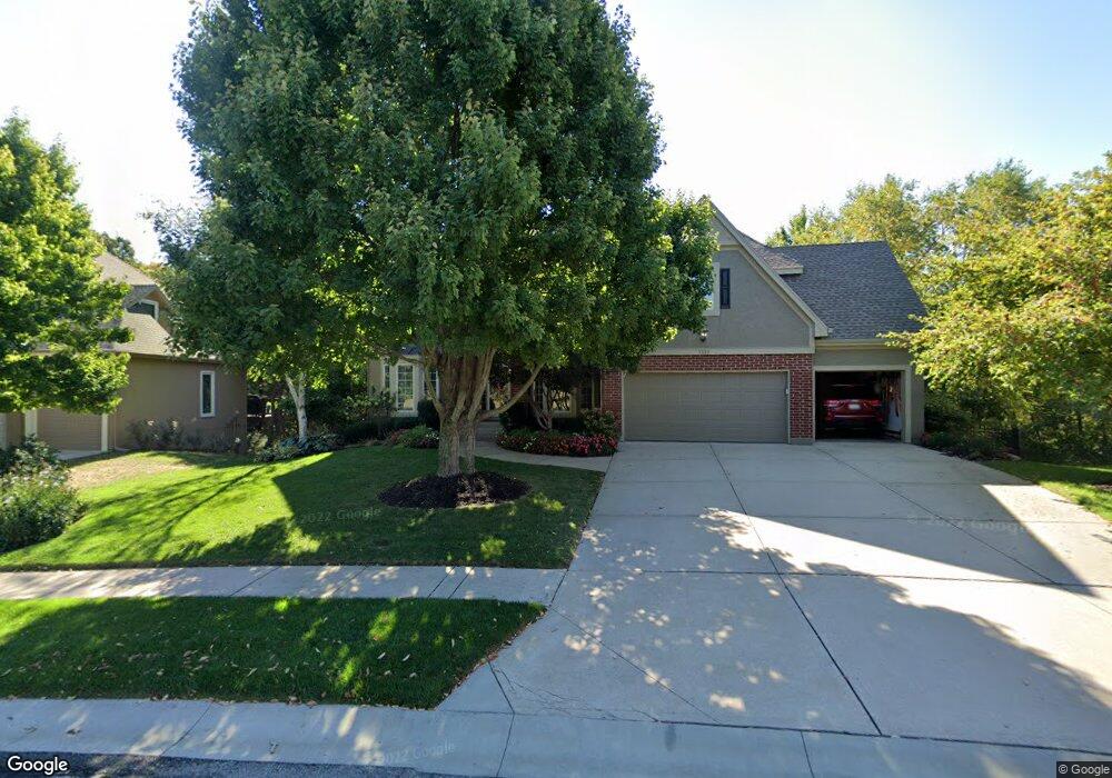 7131 Oakview St, Shawnee, KS 66216 - photo 1