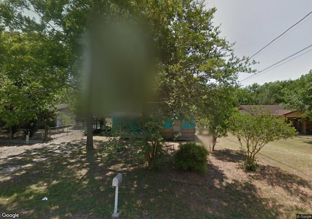 1111 W Hutchinson St, Beeville, TX 78102 - photo 1