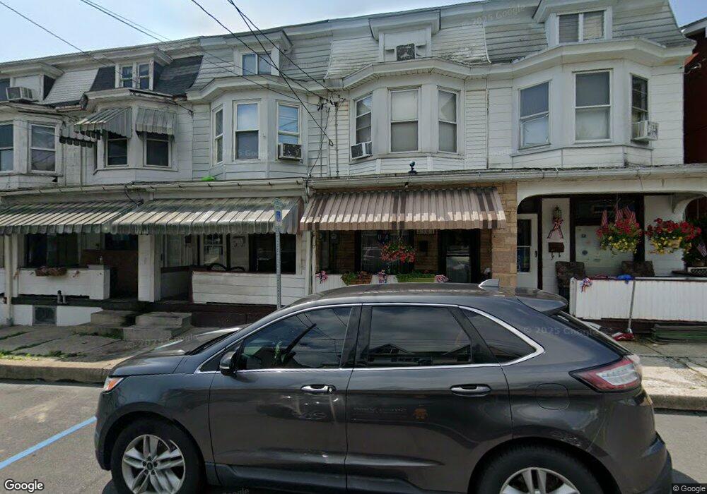 302 1/2 W Spruce St, Tamaqua, PA 18252 - photo 1