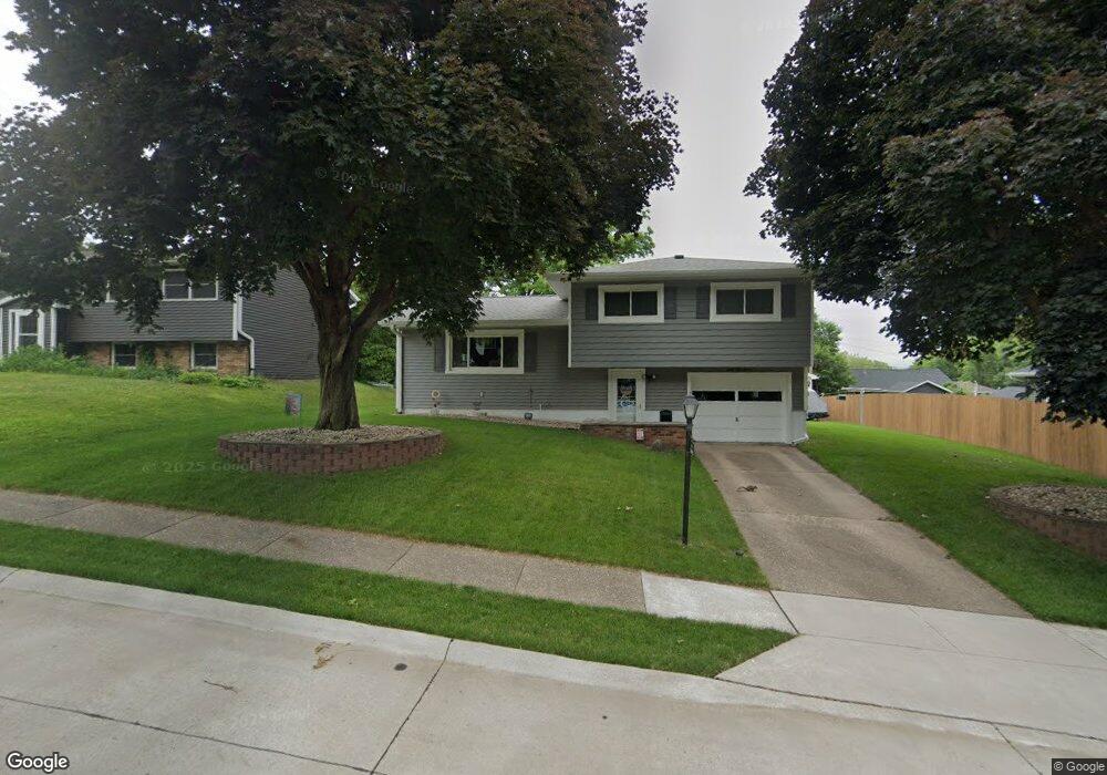 4911 N Harrison St, Davenport, IA 52806 - photo 1