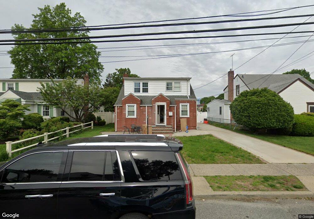 197 Caroline Ave, Garden City, NY 11530 - photo 1