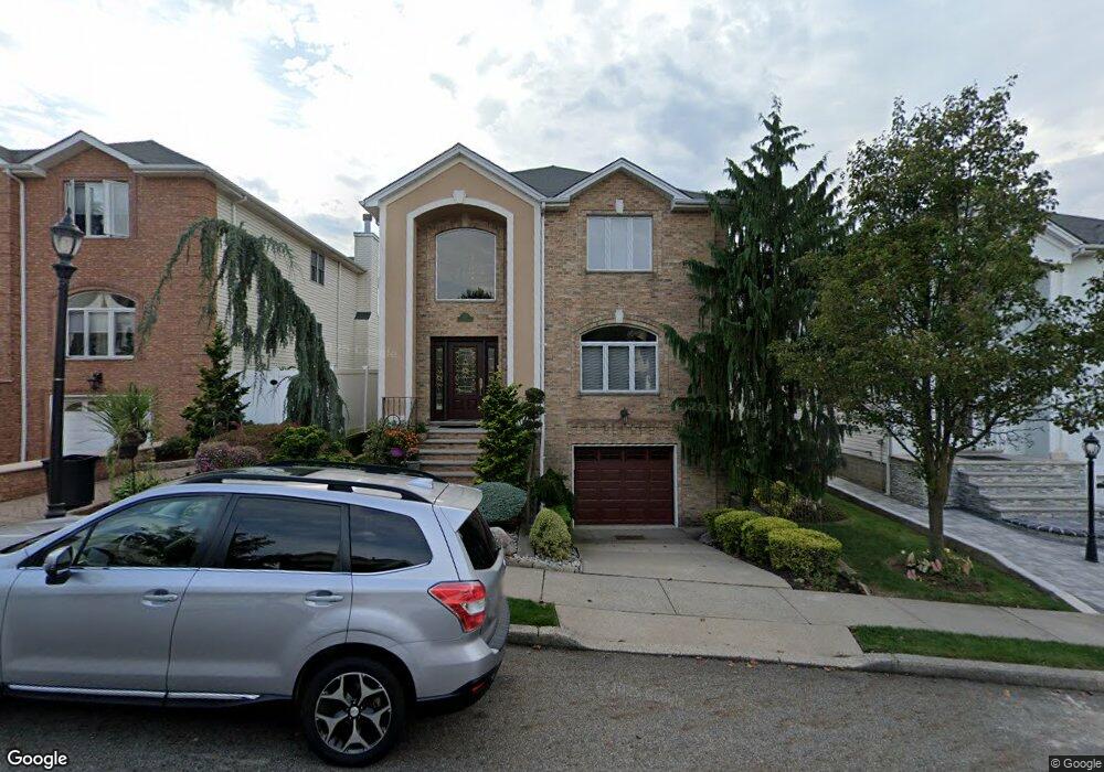 157 Covington Cir, Staten Island, NY 10312 - photo 1