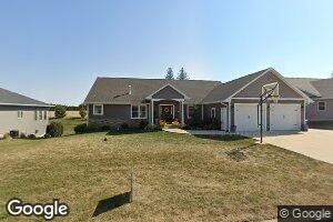504 Cork Dr, Cascade, IA 52033