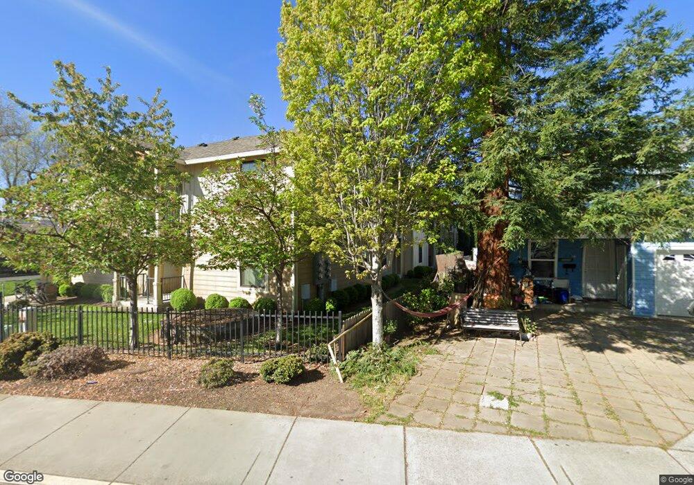 415 N 2nd St, Central Point, OR 97502 - photo 1