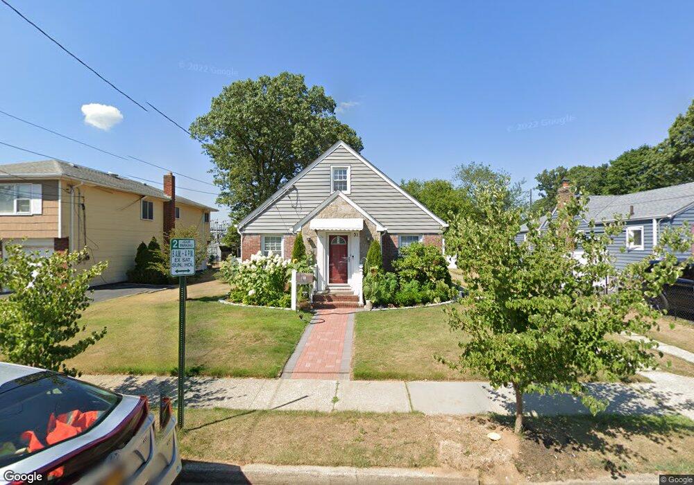 31 Grand Ave, Lynbrook, NY 11563 - photo 1