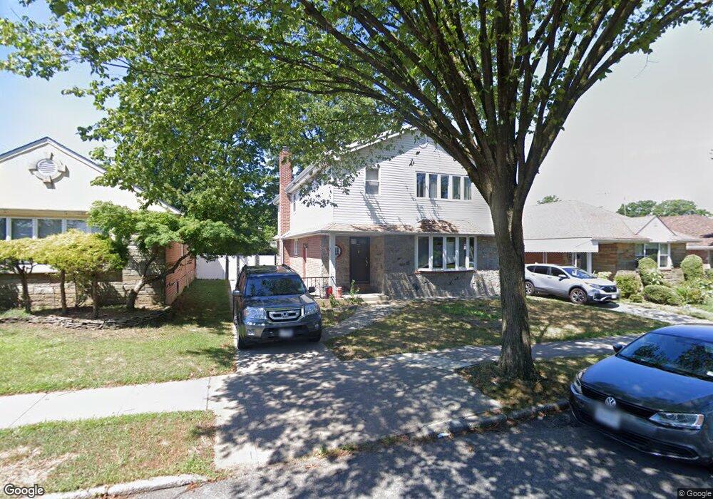 6754 173rd St, Fresh Meadows, NY 11365 - photo 1